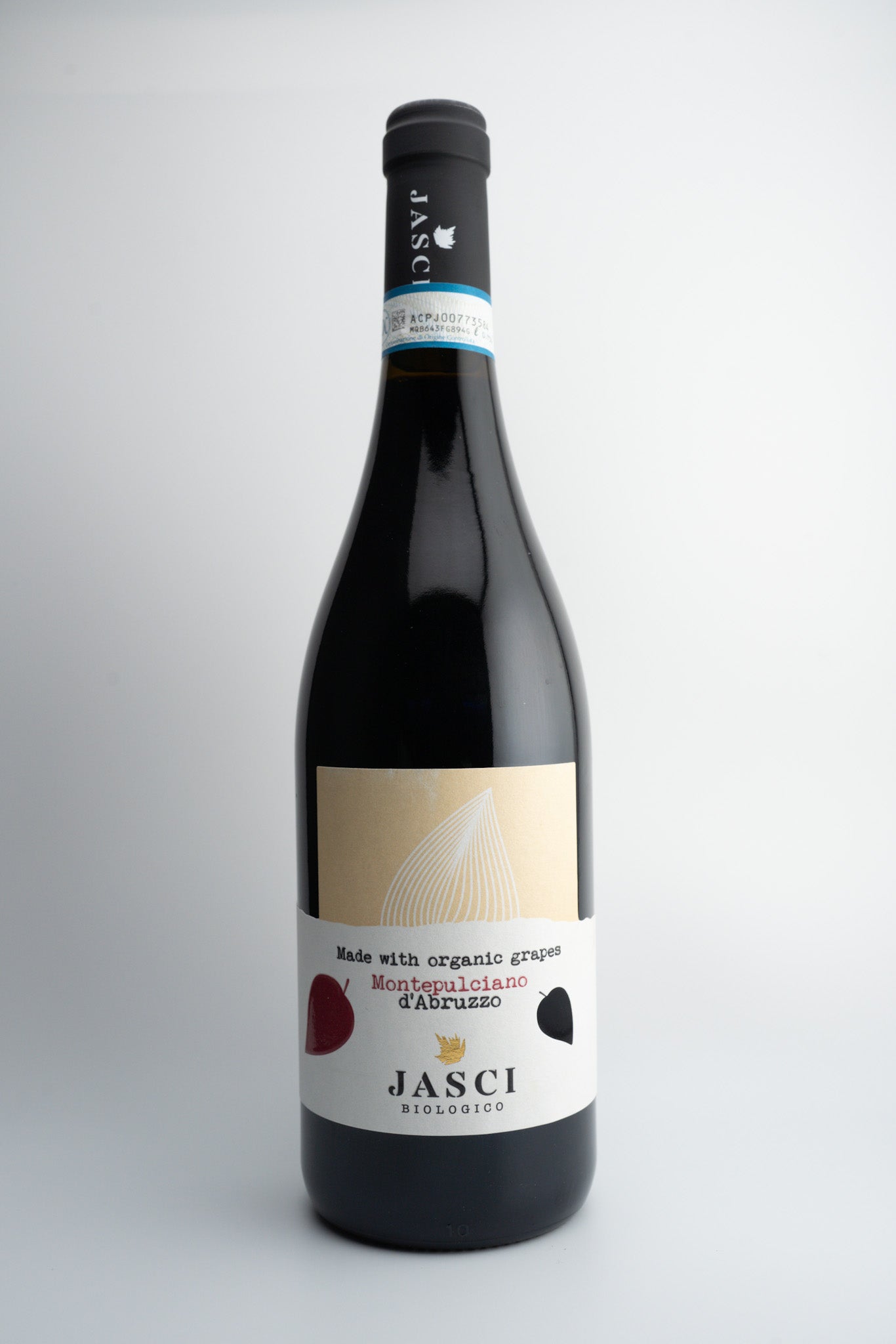 A bottle of 2020 Jasci Montepulciano d'Abruzzo DOC wine from Italy with a label indicating it is organic.