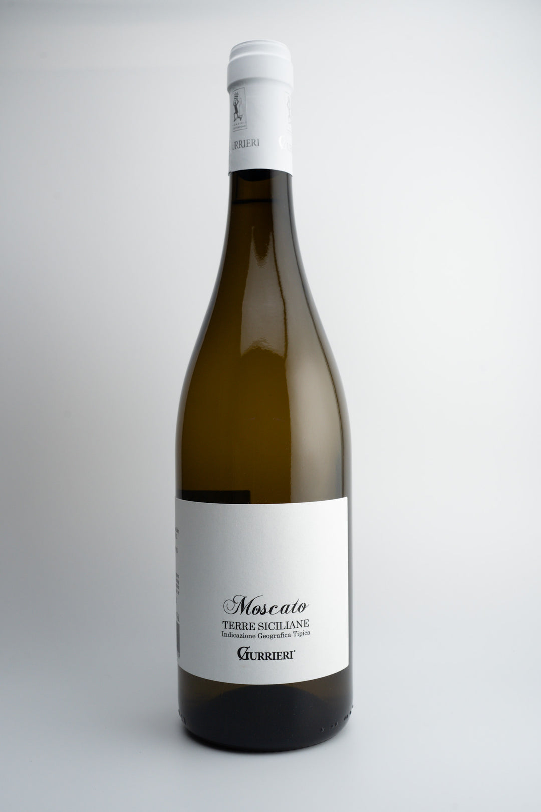A bottle of 2021 Gurrieri Moscato wine from Sicily, Italy with a white label.