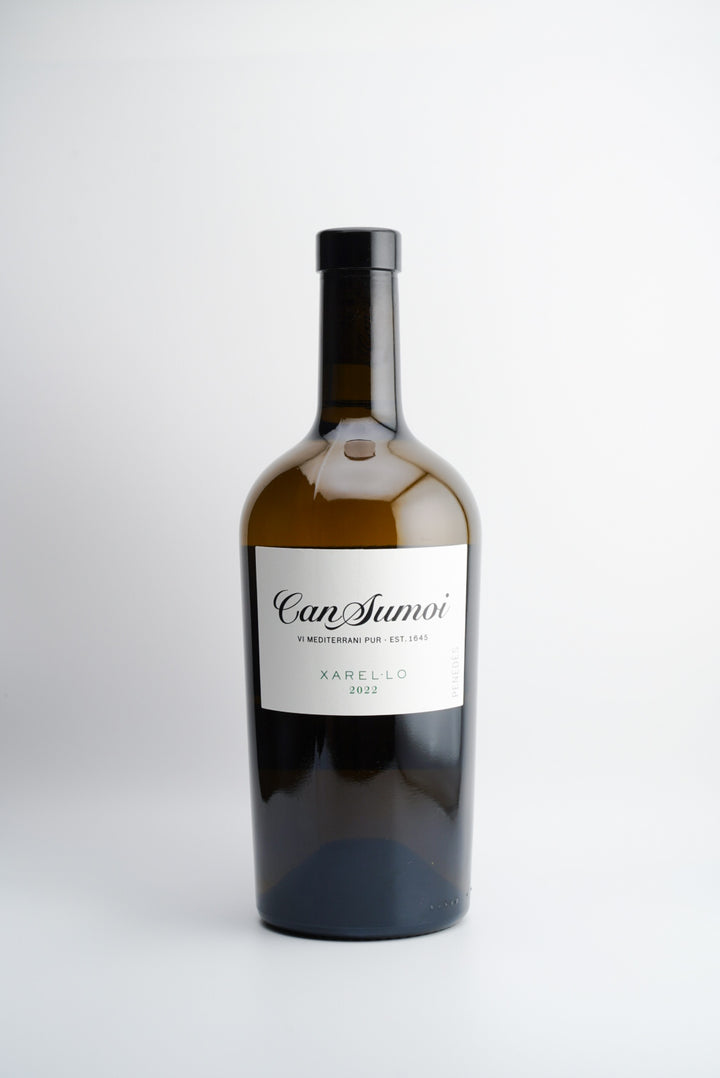 A bottle of 2022 Can Sumoi Xarel-lo wine with a label primarily in white and green colors, indicating the variety and region of production.